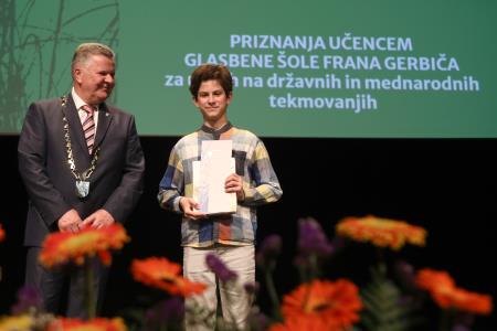 ZLATE PETICE 12 FOTO LJUBO VUKELIČ